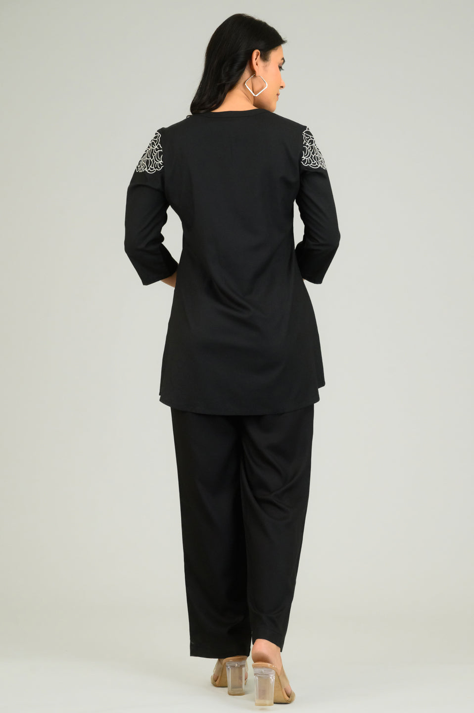 Sleek & Striking Top - Etiquette Apparel