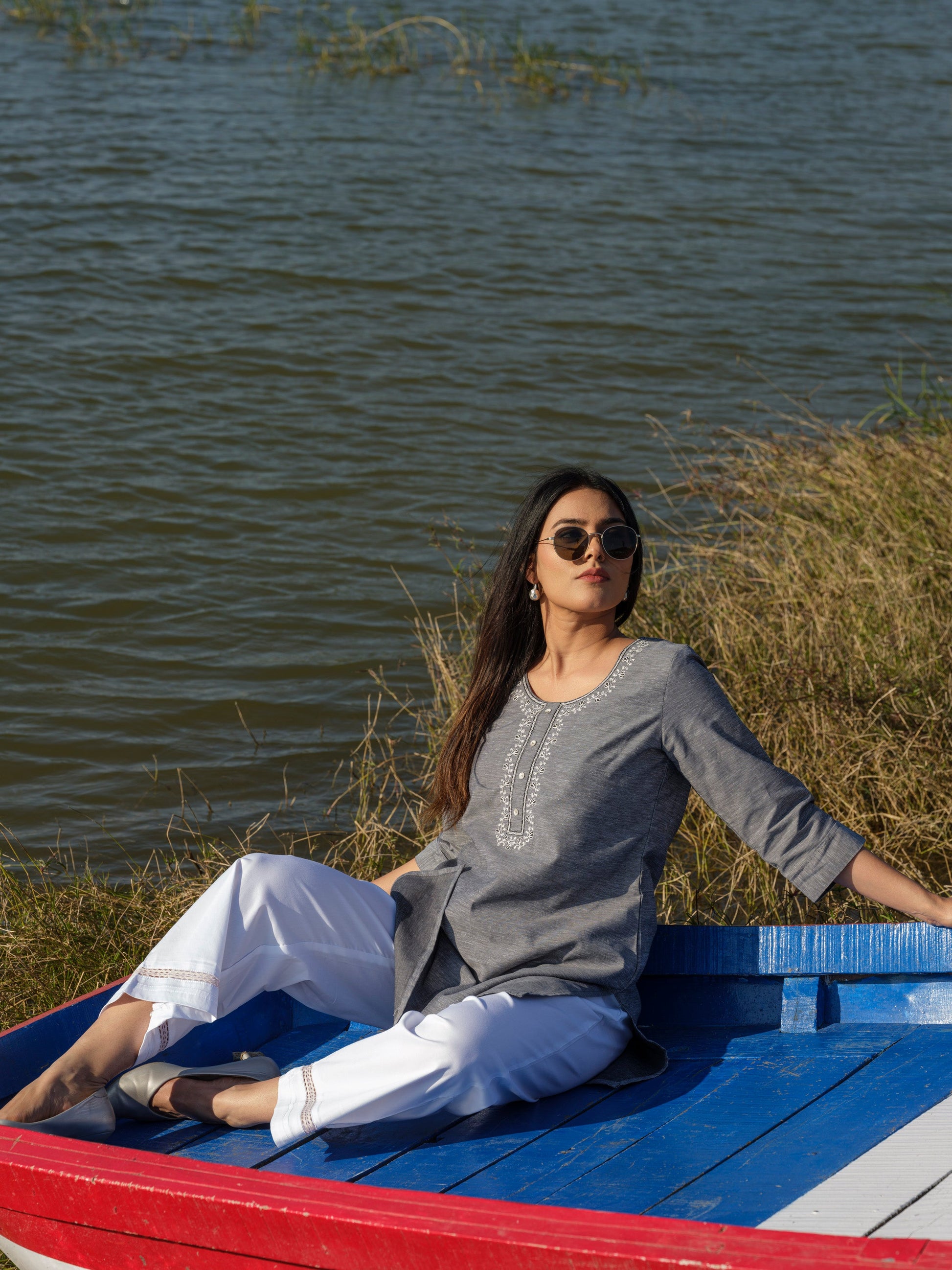 Product Carousel Image 10: Dual tone textured short kurta with embroidery