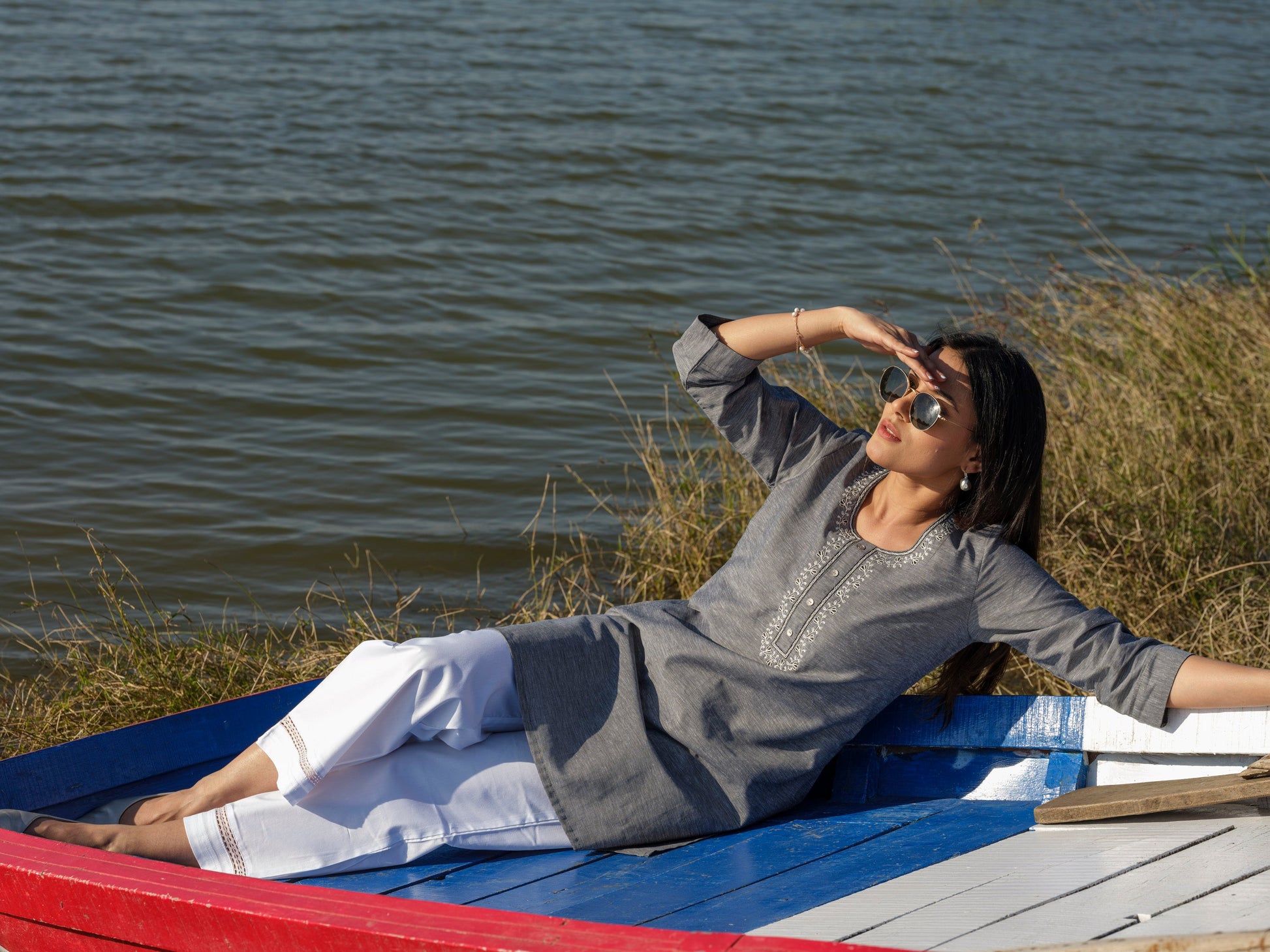 Product Carousel Image 8: Dual tone textured short kurta with embroidery