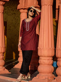 Product Carousel Image 4: Dual tone textured short kurta with embroidery