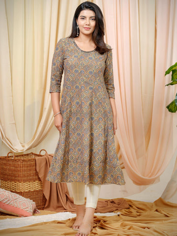 Kali kurta with a round neck and sequin detailing at neck - Etiquette Apparel