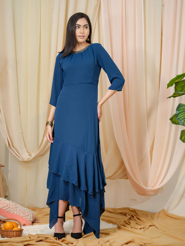 Solid colored dress highlighted with handcrafted embroidery - Etiquette Apparel
