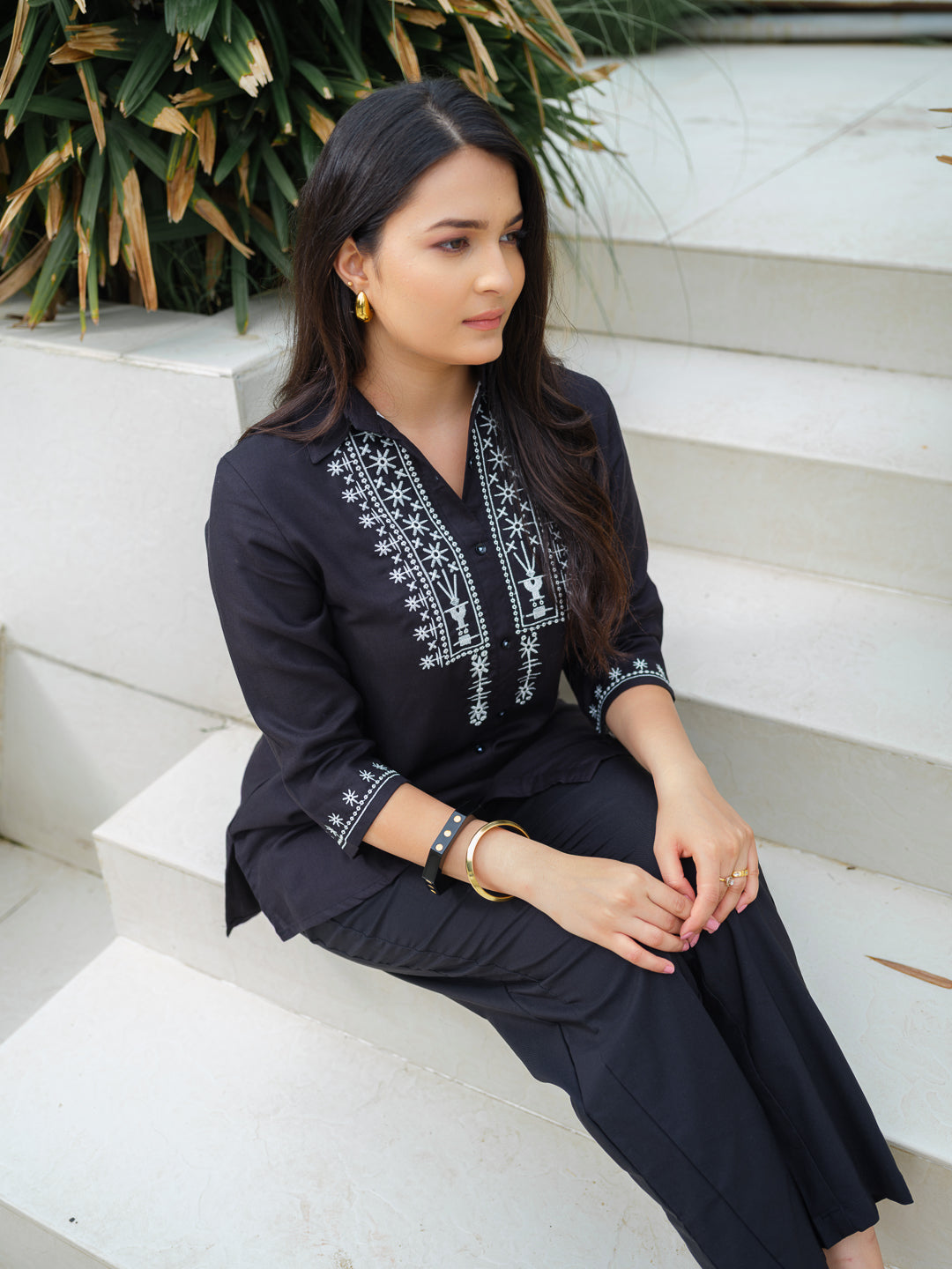 Product Carousel Image 3: Work Day Wonder Solid Colored Top