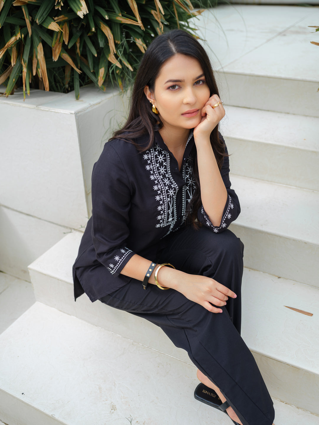 Product Carousel Image 4: Work Day Wonder Solid Colored Top