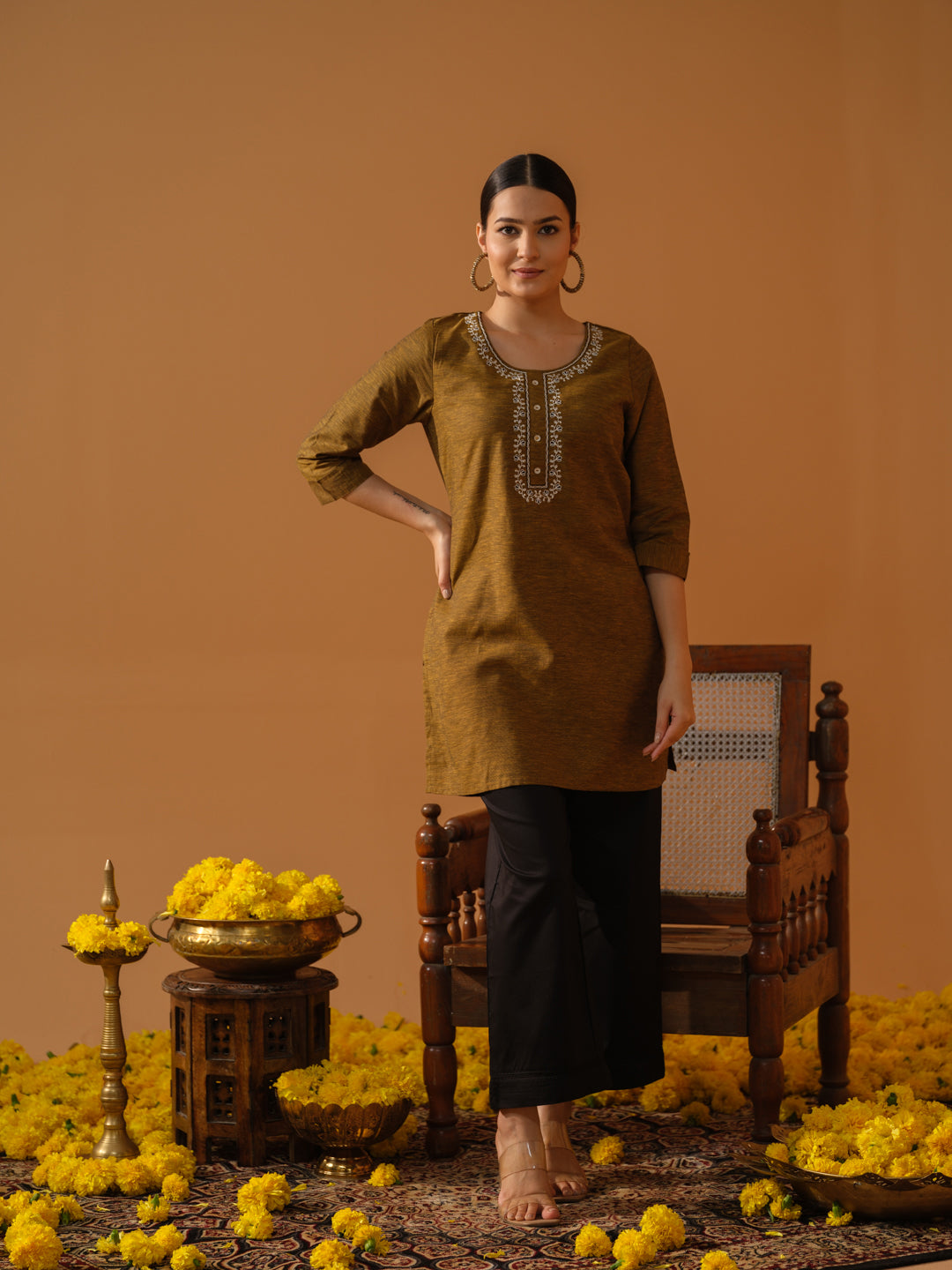 Dual tone textured short kurta with embroidery