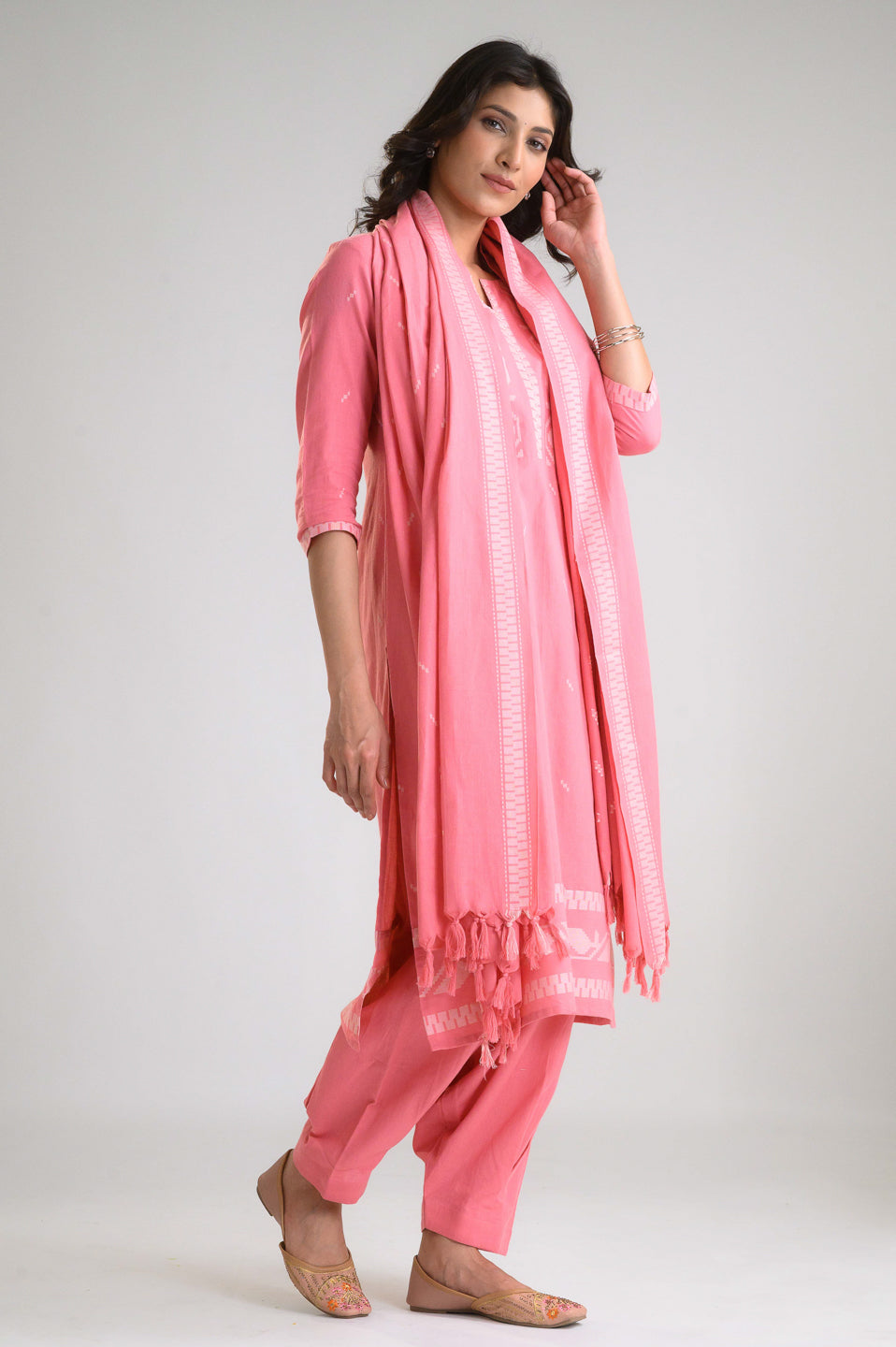 Product Carousel Image 10: Soft Shades, Statement Style Kurta Set