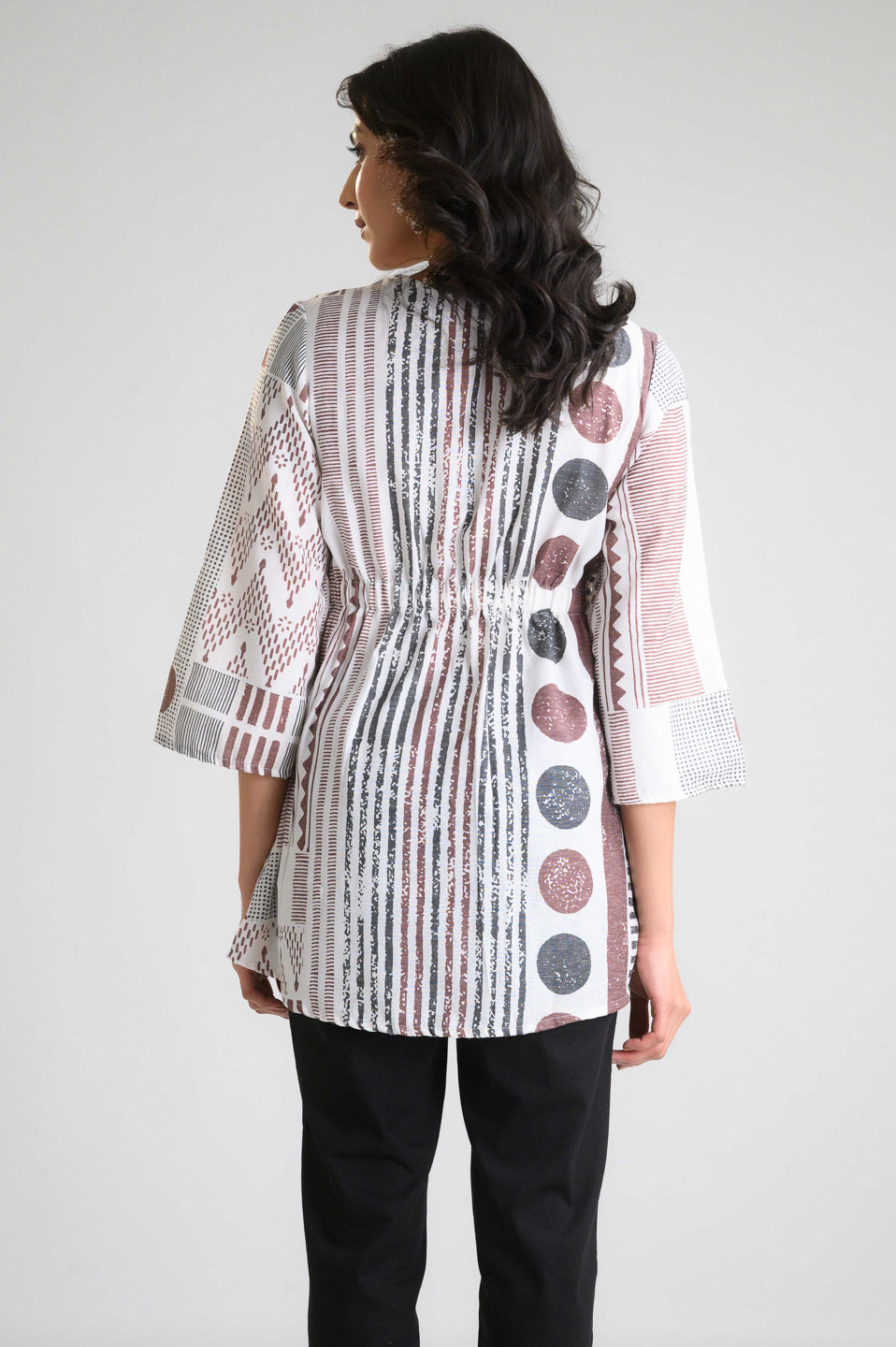 Product Carousel Image 6: Geometric Print Overlap Top