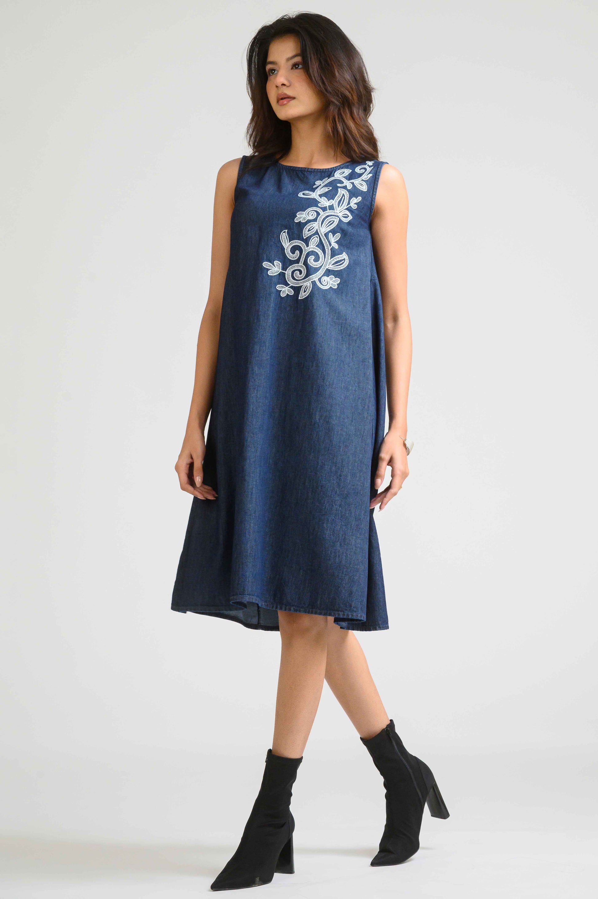 Product Carousel Image 4: The Everyday Showstopper Sleeveless Dress