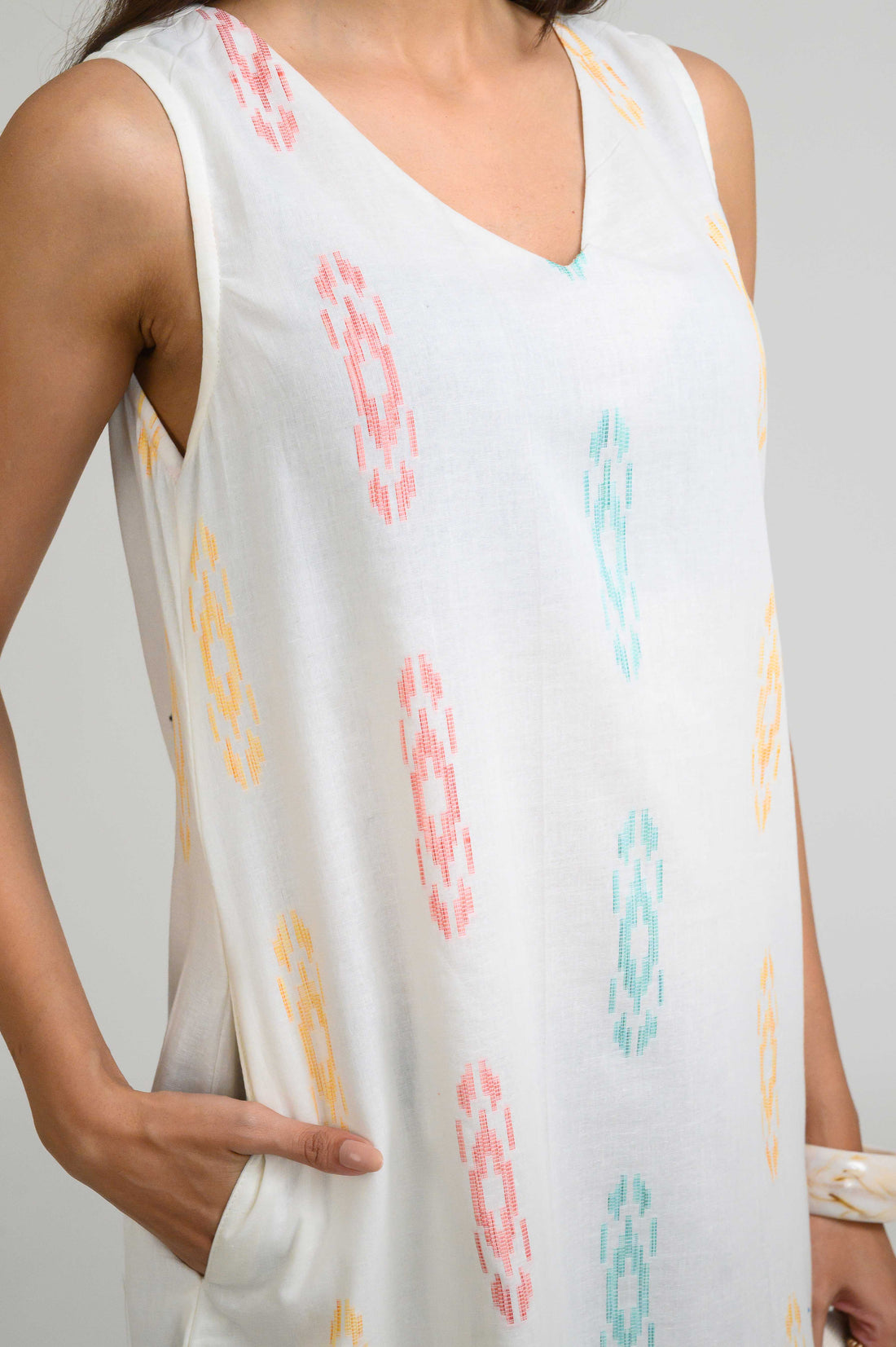 Off White Ikat Elegance Sleeveless Dress - Etiquette Apparel 