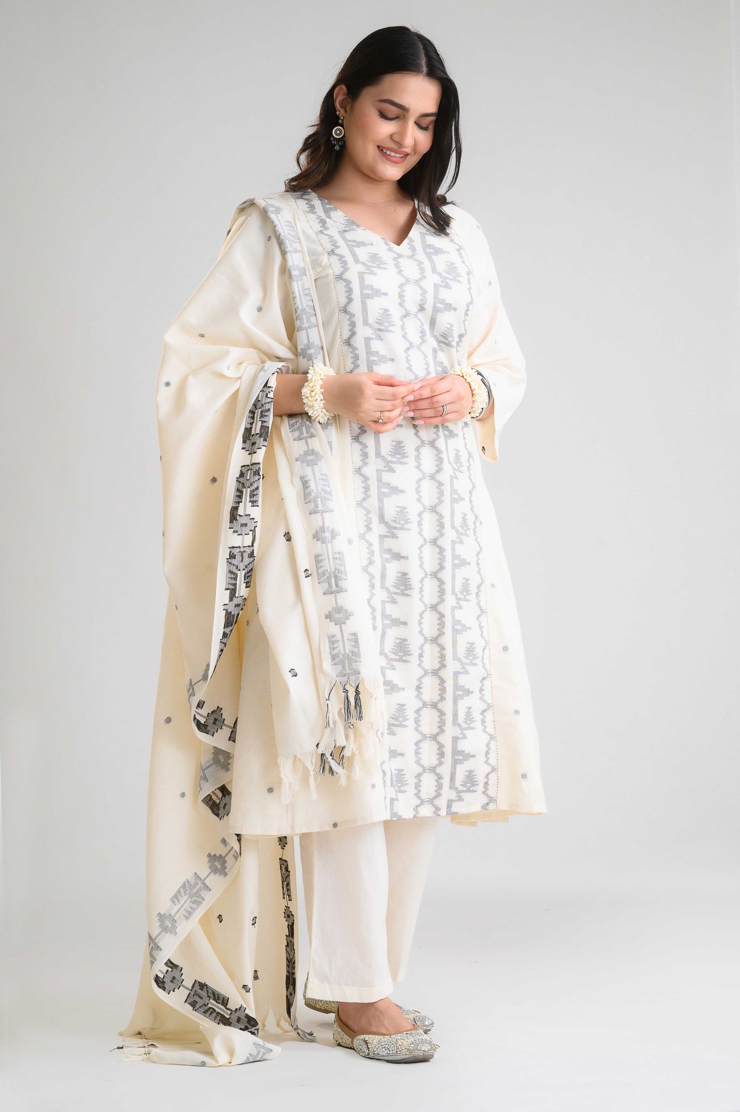 Serene Jamdani Kurta Set - Etiquette Apparel