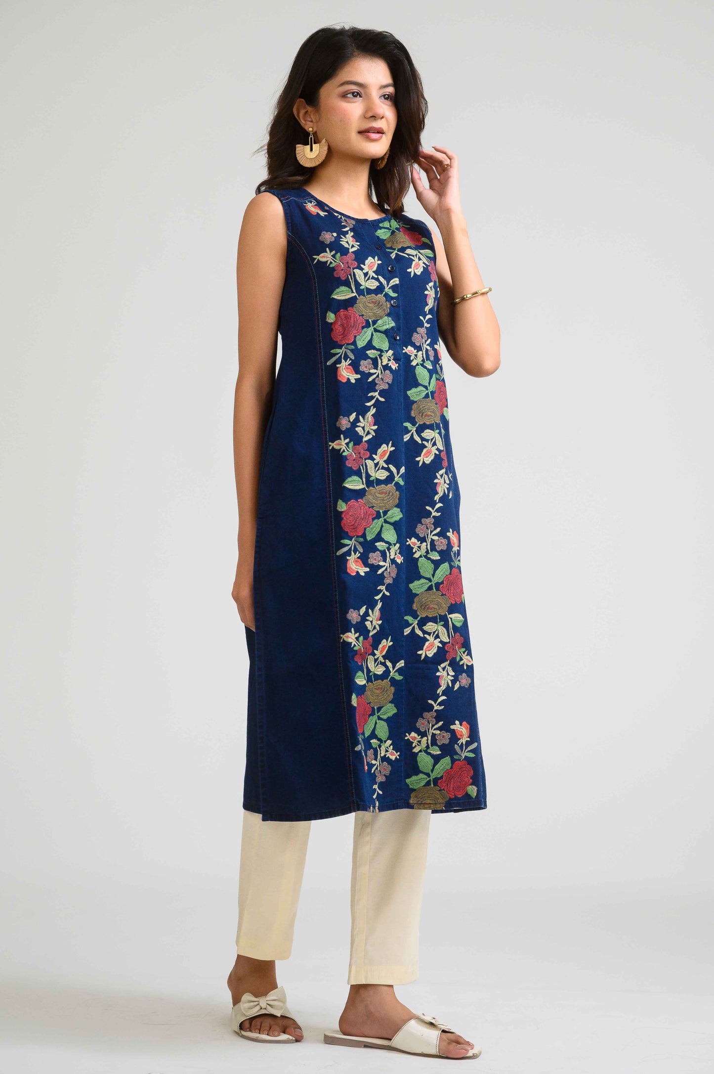 Elegant Embossed Sleeveless Kurta - Etiquette Apparel