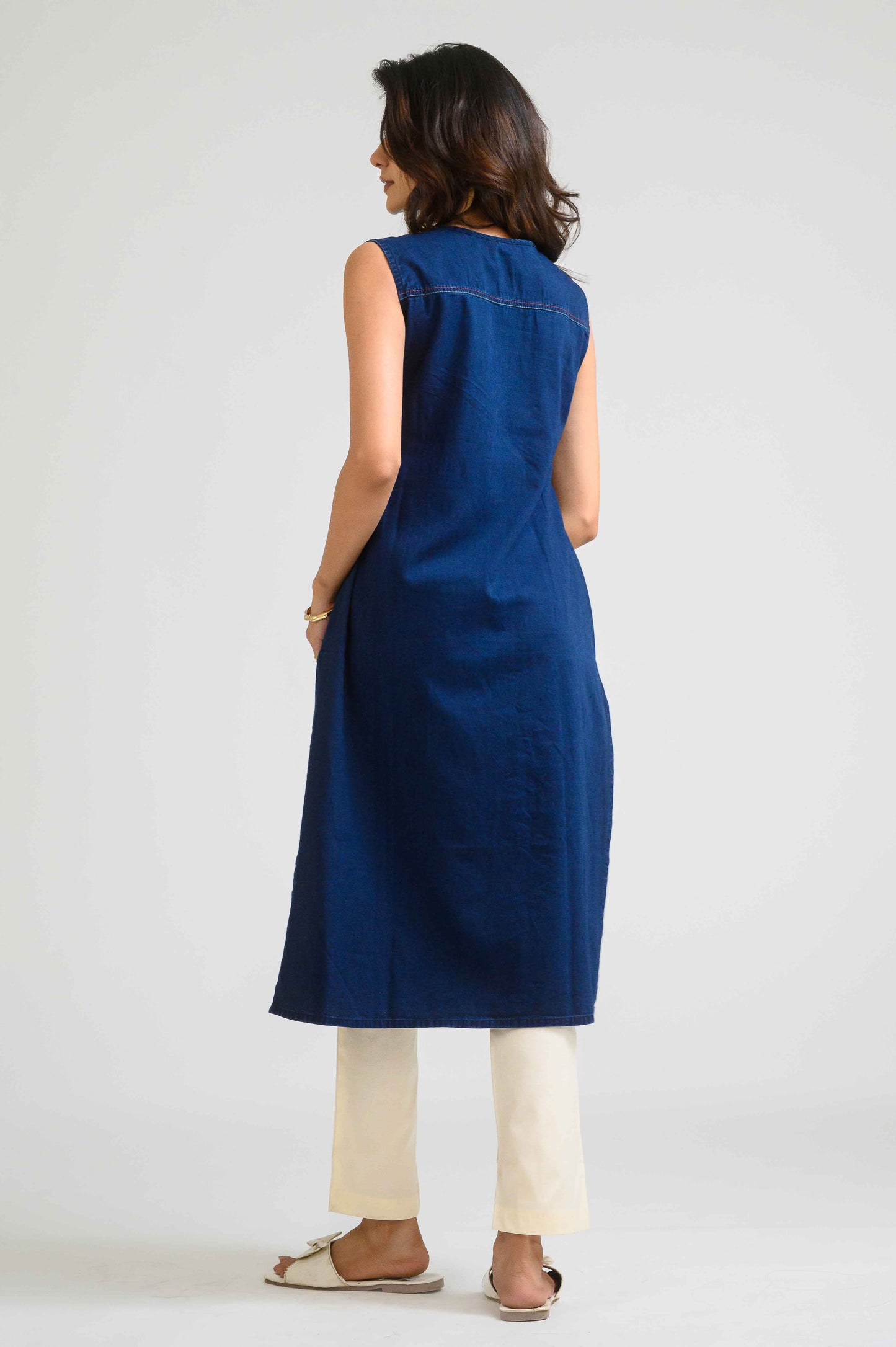 Elegant Embossed Sleeveless Kurta - Etiquette Apparel