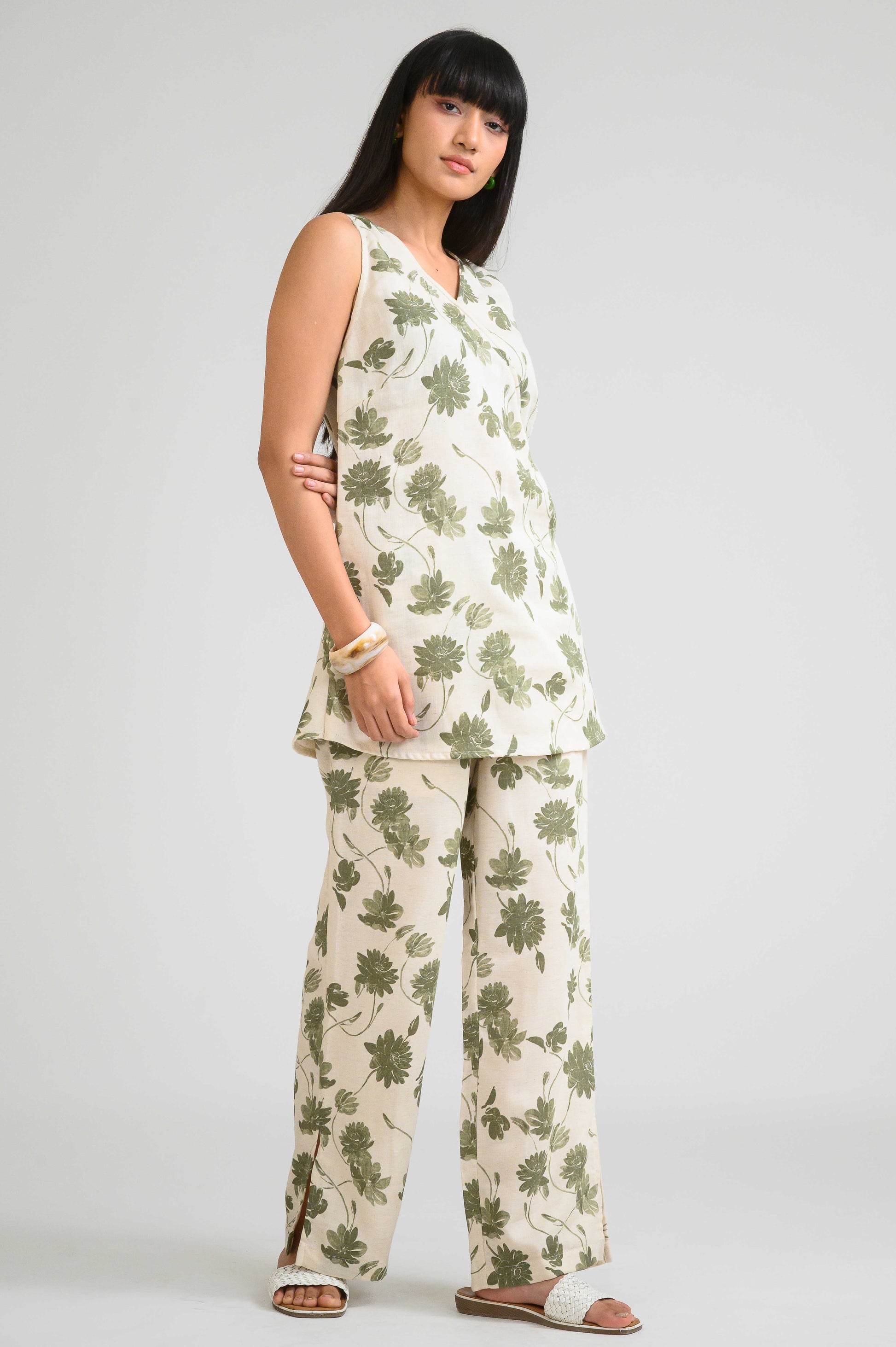 Product Carousel Image 10: Modern Floral Sleeveless Co-Ord Set