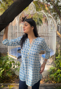 Geometric print free flow top - Etiquette Apparel