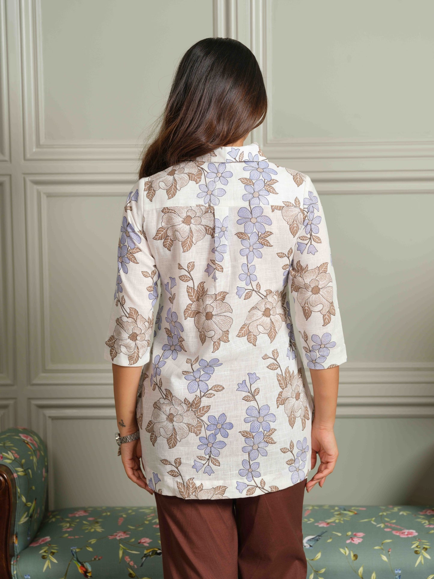 Fresh Feminine Blue Floral Top - Etiquette Apparel