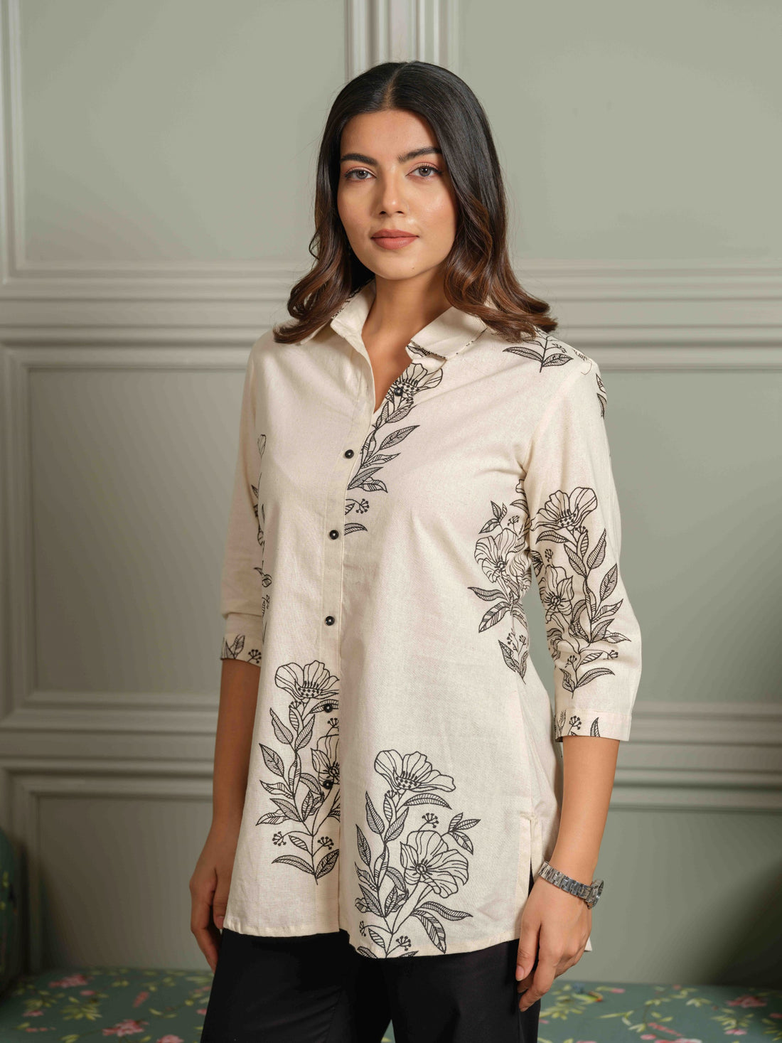 Bold Black Floral Print Top - Etiquette Apparel 