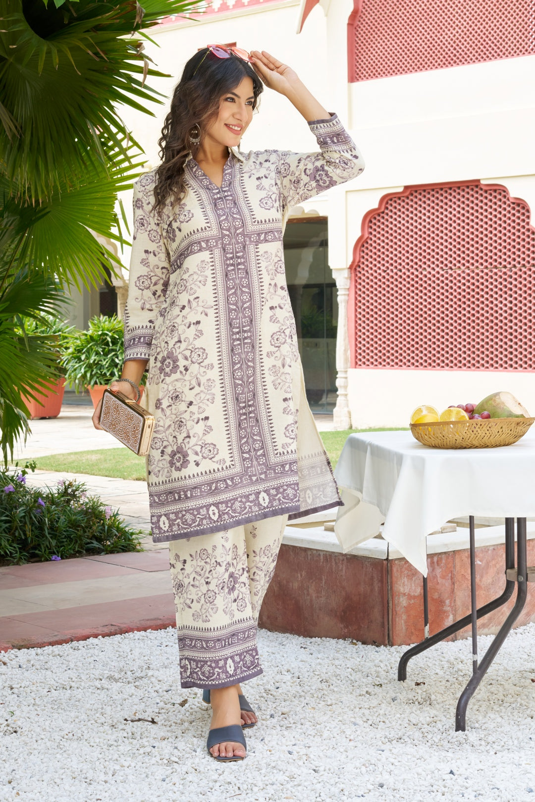 Product Carousel Image 8: Feel The Luxe Kurta Set
