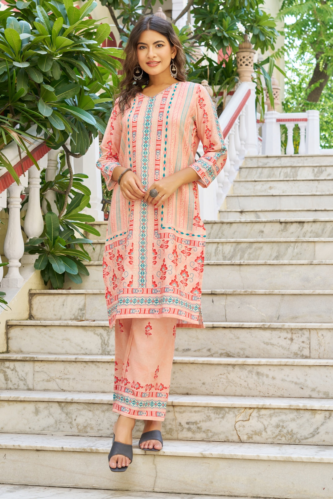 Product Carousel Image 4: Prints That's Pop Kurta Set
