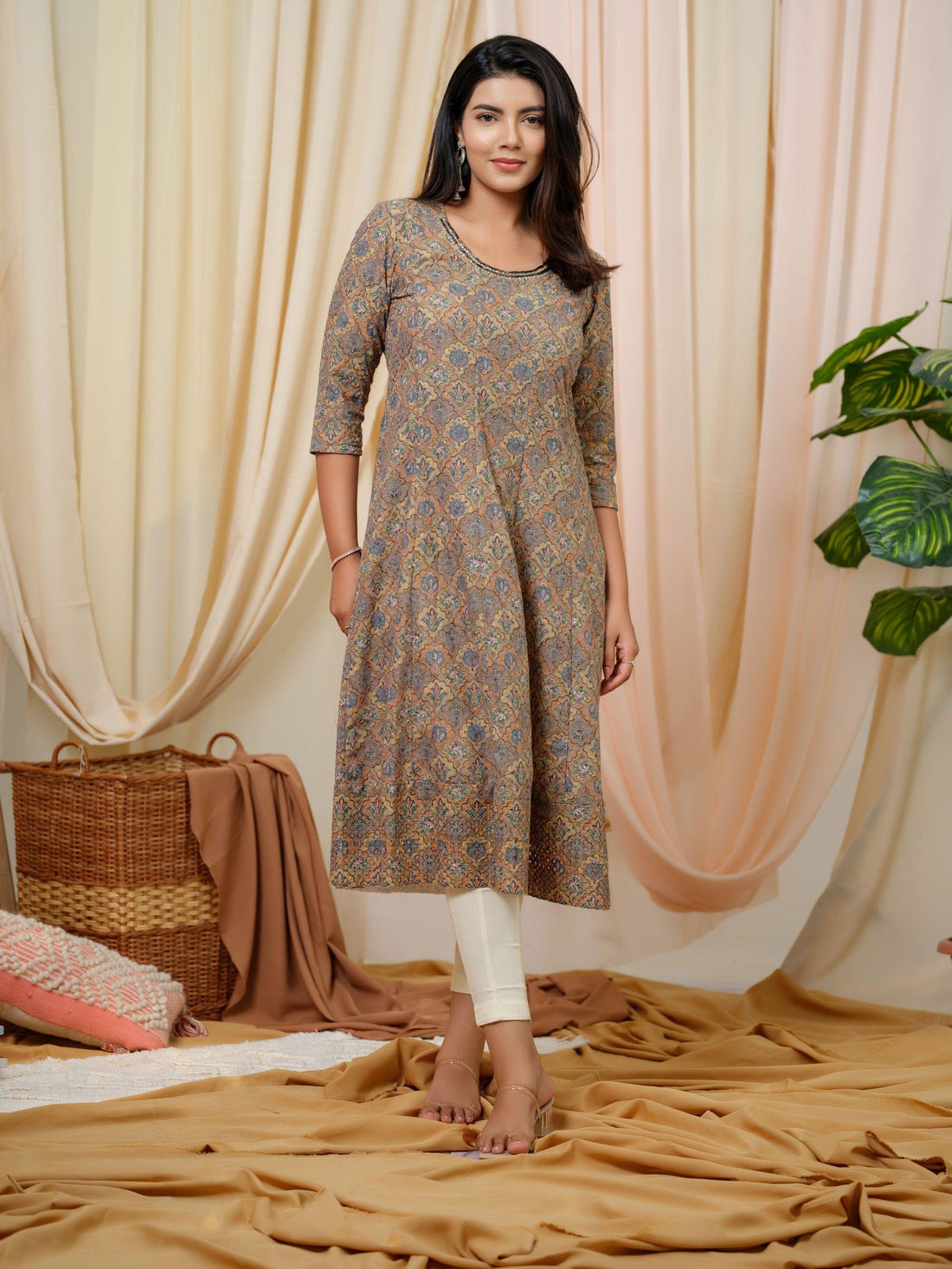 Kali kurta with a round neck and sequin detailing at neck - Etiquette Apparel 