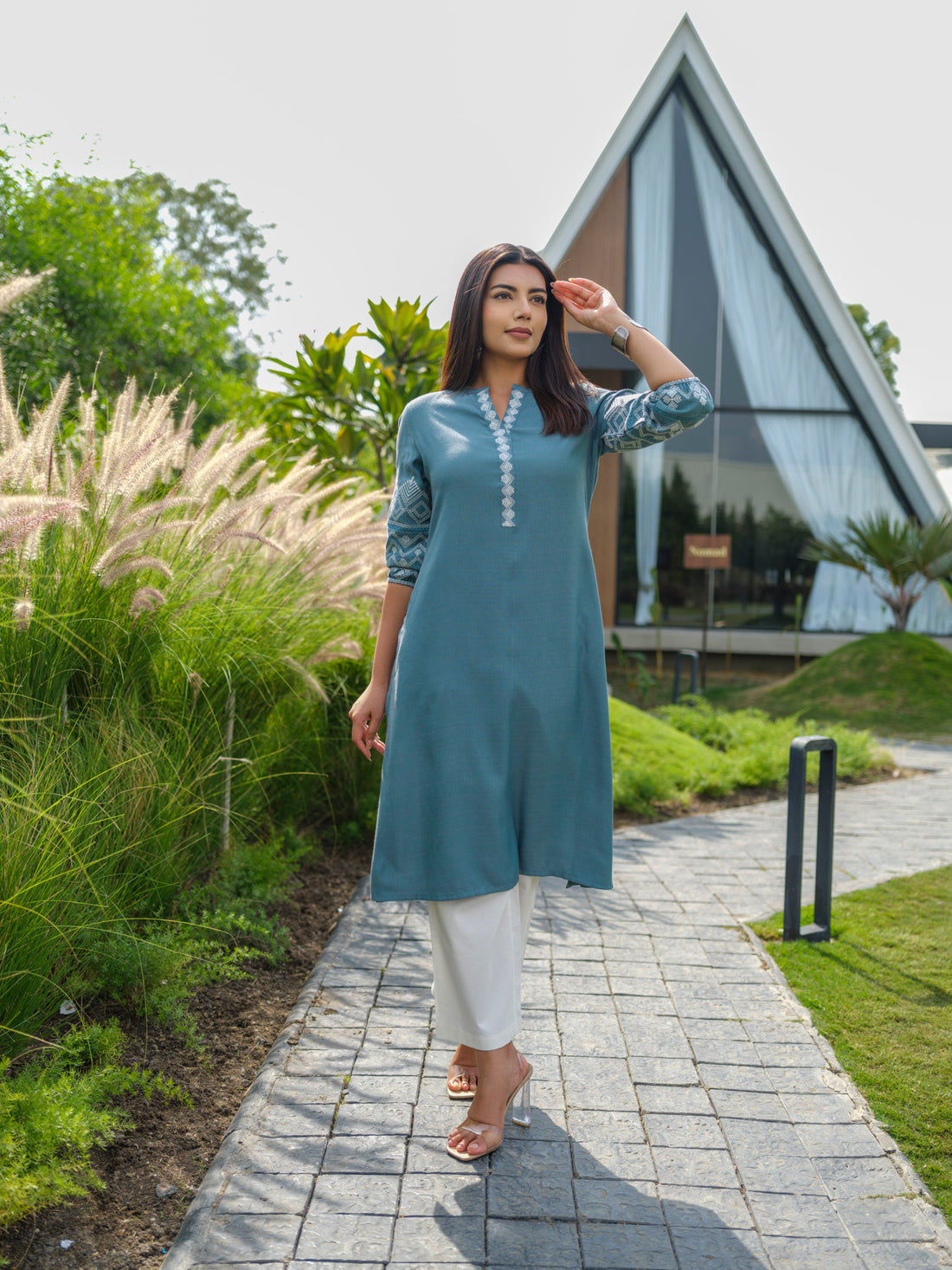 Solid coloured kurta with geometric embroidery