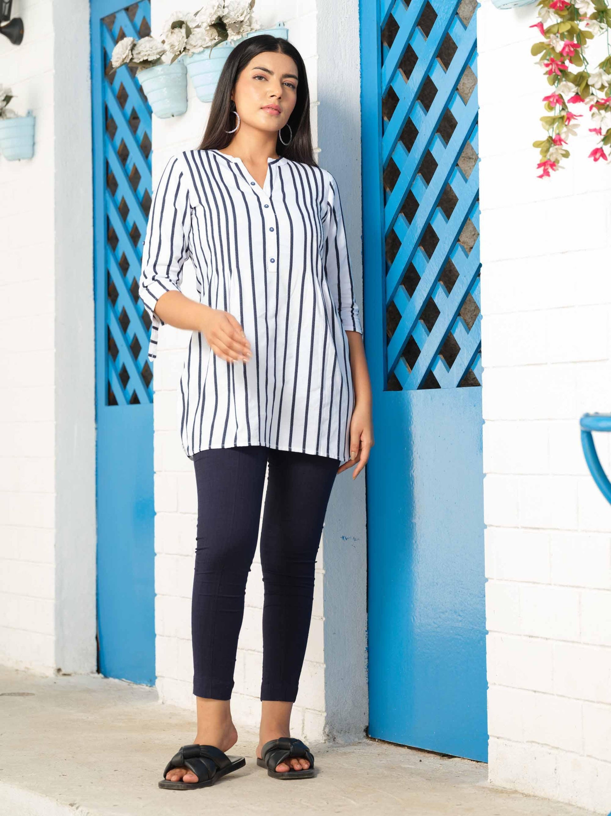 Stripe Short Top With Inverted Pleats and Collar - Etiquette Apparel 