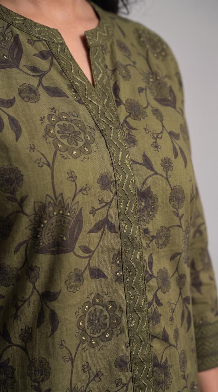 Floral Print Kurta With Geometric Touch