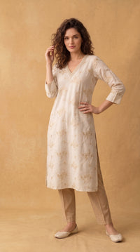 Timeless Floral Embroidered Kurta - Etiquette Apparel
