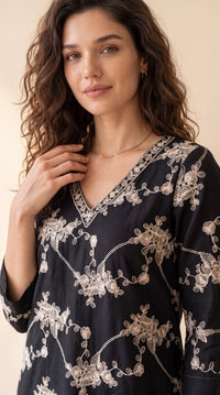 Timeless Floral Embroidered Kurta - Etiquette Apparel